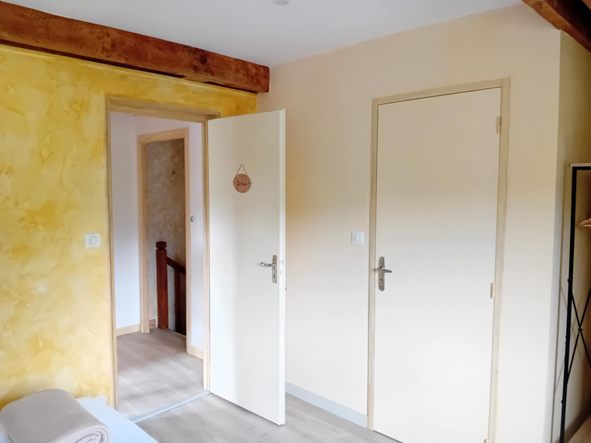  Valérie Bordage okko-peinture-murale okko peintures murales école d' Avignon peintre en décor du patrimoine artisan d'art maîtrise savoir faire Peintre peinture naturelle chambre salle de bain fresque mur murale luxe or décorative décoratif chaux stuc faux marbre faux bois imitation matière trompe l'œil pigment liant patrimoine salon mate brillant satinée finition qualité création rénovation restauration monument historique château demeure villa enduit atelier cours formation stage accompagnement tableau marais poitevin cantal buron artistique artiste couleur harmonie dégradé aplat motifs abstrait illustration photo badigeon eau forte lavis glacis aquarelle huile vernis œuf colle de peau argile sable chaux aérienne chaux hydrolique lait de chaux chaux en pâte chevalet couteau pinceaux brosse rouleaux spatule taloche serer lisser ferrer talocher recette tradition environnement sain savoir-faire art architecte conservation maison église commerce restaurant hôtel école hôpital habitat Corrèze La Rochelle Rochefort Fouras Charentes - Maritimes Lot Lot et Garonne Aveyron chantier projet réhabilitation assurance dégat des eaux  paysage portrait décoration florale technique expertise professionnelle artisan artisane devis professionnel bâtiment ancien charme harmonie  Intérieur extérieur piscine ambiance zen japonaise wabi zabi feng shui tendance aménagement style inspiration esthétique espace coloré camaieu panoramique grisaille bohème chic élégant ocre terra cota ombre naturelle rouge jaune vert vintage cosy chambre parentale écologique économique agence immobilière home staging agencement intérieur texture jungle relooking